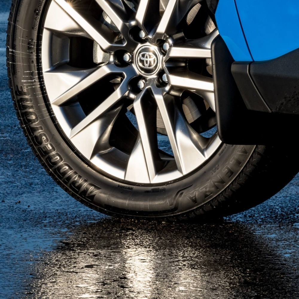 Легковая шина Bridgestone Alenza 001 255/60 R18 112V