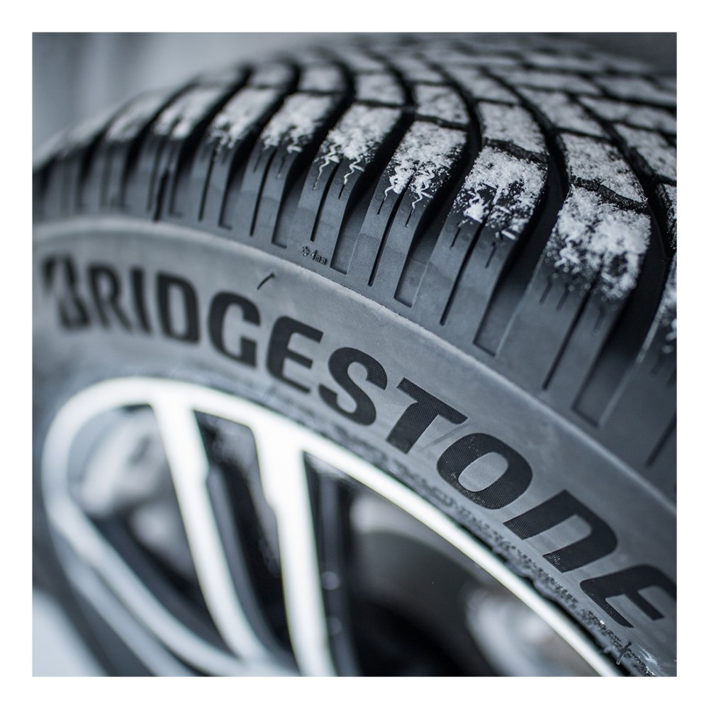 Легковая шина Bridgestone Blizzak LM005 225/40 R19 93W