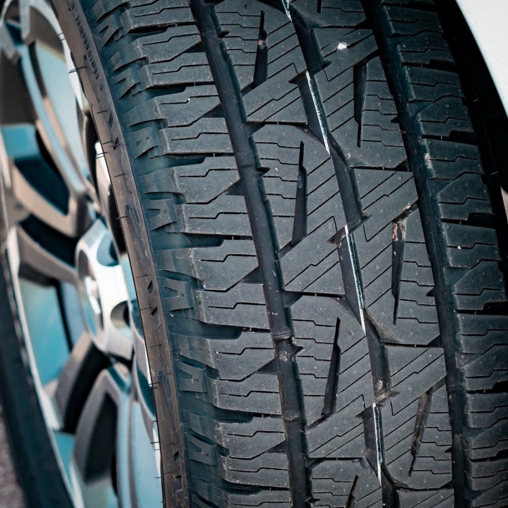 Легковая шина Bridgestone Dueler A/T 001 235/65 R17 108H