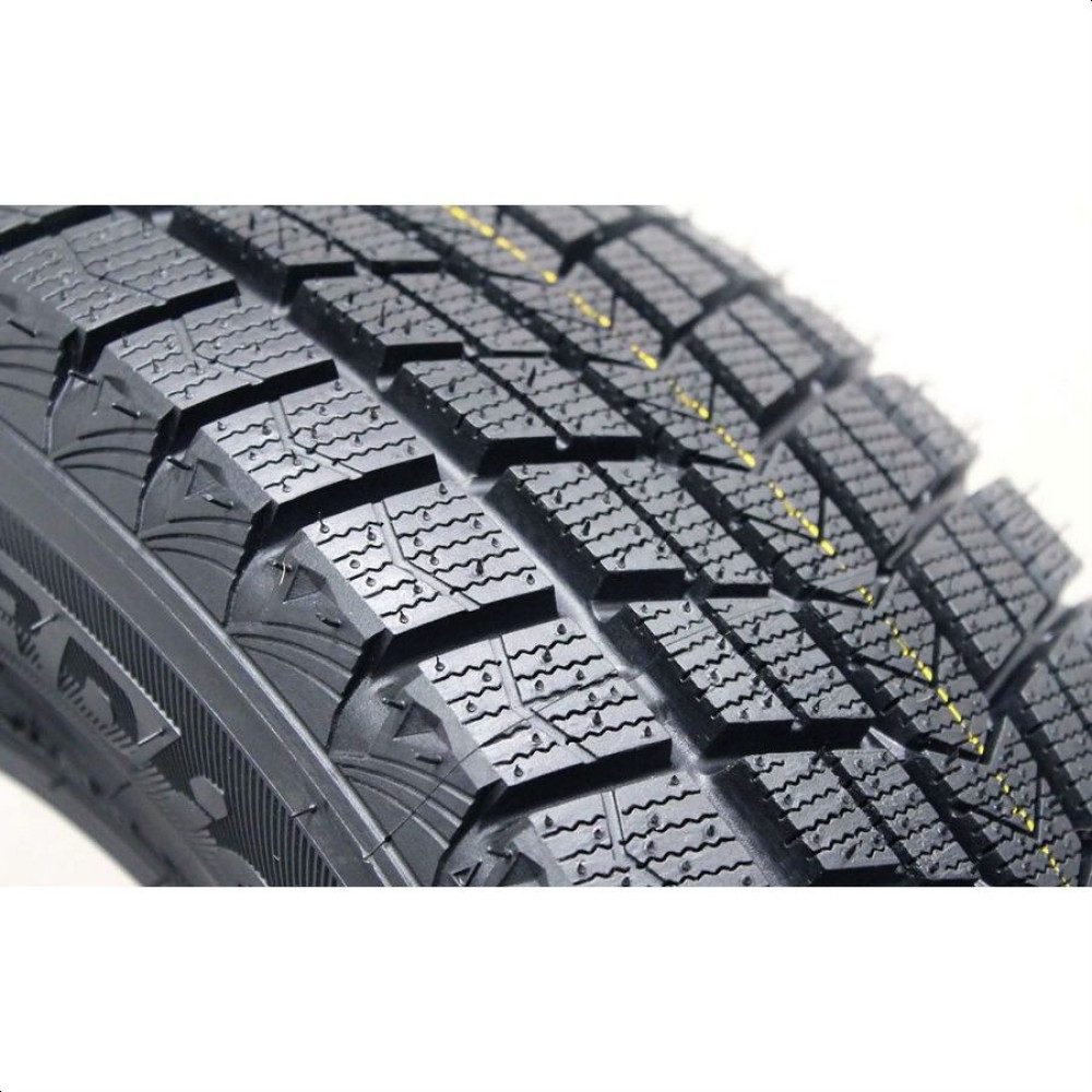 Легковая шина Nexen Winguard Ice Plus 225/40 R18 92T