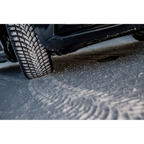 Легковая шина Bridgestone Blizzak LM005 DriveGuard Run Flat 235/45 R17 97V