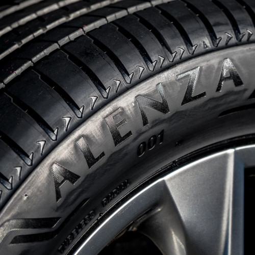 Легковая шина Bridgestone Alenza 001 275/40 R20 106Y