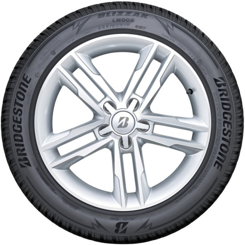 Легковая шина Bridgestone Blizzak LM005 255/40 R18 99V