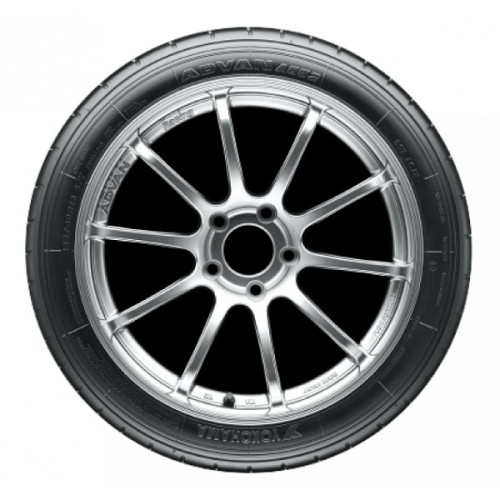 Легковая шина Yokohama Advan A052 225/40 R18 92Y