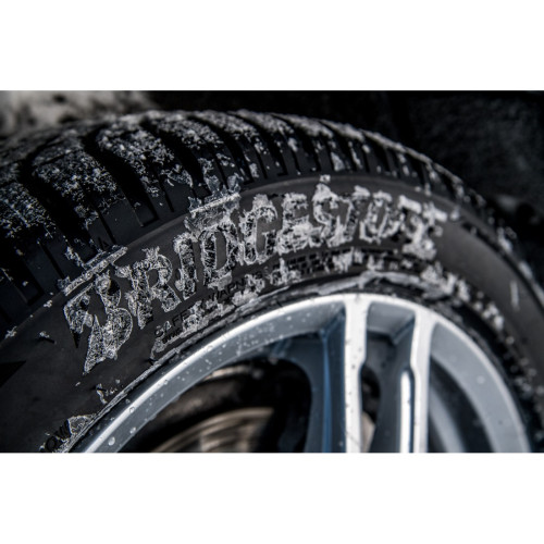 Легковая шина Bridgestone Blizzak LM005 255/40 R18 99V